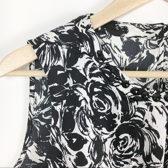 Nine West Womens Size Medium M Black White Artsy Floral Rose Print Blouse Top - Picture 3 of 8